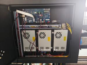 Imprimante UV Rouleau-à-Rouleau Ultra-Rapide 3200 mm – Qualité Supérieure pour Bâches Flex, Vinyle PVC, Films Souples et Papiers Peints - Product Image 3