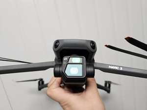 DJI Mavic 3 Usado Original, 46 Minutos de Tiempo de Vuelo, Cámara Profesional Hasselblad de 5.1K y 20MP con Control Remoto - Product Image 3