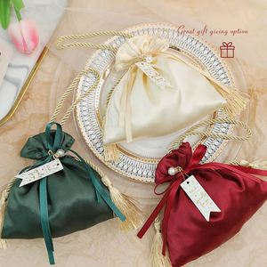 Sacs en satin de luxe avec cordon de serrage, pompon et ornements suspendus, pochette cadeau pour bonbons, pour mariage, anniversaire - Product Image 2