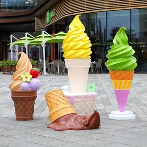 Scultura Decorativa in Fibra di Vetro a Forma di Gelato per Esterni, Modello Popolare per Ingressi di Gelaterie, Oggetto Fotografico per Social Media - Product Image 4