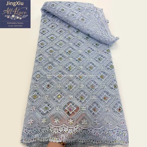 Tela Floral Geométrica Rosa <span class=keywords><strong>Fucsia</strong></span> con Pedrería, Bordado de Diamantes y Borde Festoneado para Trajes de Vestir Nigerianos Aso Ebi - Product Image 3