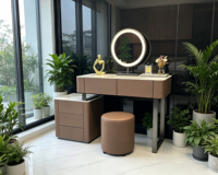 Table de toilette moderne et minimaliste en bois massif avec miroir éclairé et fonction de support, idéale pour chambre à coucher