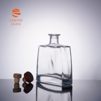 Bouteille de vin en verre trapézoïdale carrée de 700 ml, adaptée à la vodka, au whisky, au brandy, logo personnalisable disponible
