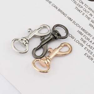 Vente en gros de boucles en métal <span class=keywords><strong>pour</strong></span> <span class=keywords><strong>chien</strong></span> de 13 mm, clip pivotant, mousqueton <span class=keywords><strong>pour</strong></span> cordon et sangle de sac, accessoires de quincaillerie <span class=keywords><strong>pour</strong></span> bagages - Product Image 2