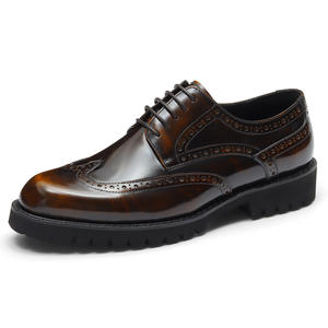 Zapatos de cuero formales y casuales para hombre, de cuero genuino con suela gruesa, que aumentan la altura, con acabado brillante y patrón de bloques en relieve. - Product Image 6