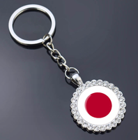 Porte-clés drapeau italien avec motif floral incrusté de strass, idéal comme breloque de sac ou accessoire en verre