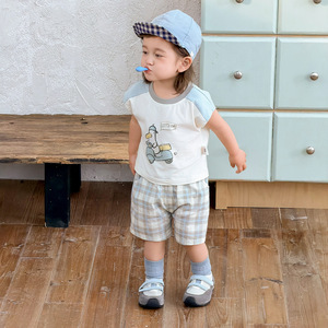 Nouvel ensemble deux pièces été 2026 pour bébé garçon, style coréen et occidental, en pur coton léger, avec short à carreaux et motif dessin animé - Product Image 3