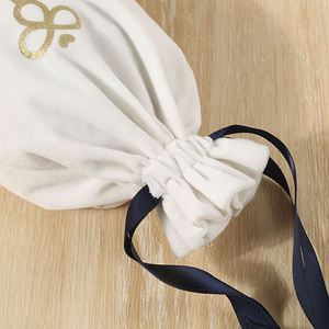 ถุงผ้าแคนวาสแบบมีเชือกผูก ผลิตจากวัสดุรีไซเคิล เป็นมิตรต่อสิ่งแวดล้อม ใช้ซ้ำได้ เหมาะสำหรับใส่ถุงเท้าหรือบรรจุภัณฑ์ของขวัญ - Product Image 2