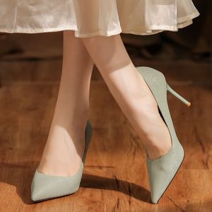 Escarpins en satin à bout pointu et talon aiguille de 8 cm, chaussures de mariée à enfiler, tendance mode - Product Image 2