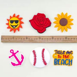 กระเป๋าถือผู้หญิง PVC สไตล์ลำลองสำหรับไปเที่ยวทะเล ลดราคาสุดฮอต ดีไซน์โดดเด่น พร้อมหัวเข็มขัดตกแต่งแบบถอดได้ ใช้ใส่เครื่องสำอางได้สะดวก - Product Image 3