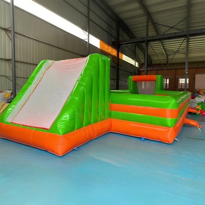 Campo de Fútbol Inflable Comercial con Agua Burbujeante para Juegos de Team Building - Product Image 2
