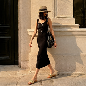 Vestido largo de punto minimalista con cuello cuadrado y cintura alta, ajustado a la cadera, para mujer, ideal para el verano y el día a día. - Product Image 5