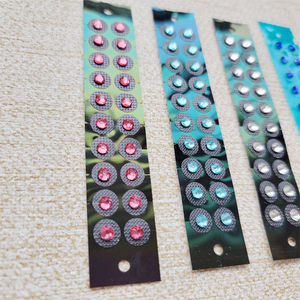 Personnalisé de qualité médicale arc-en-ciel cristal bande noire graines d'oreille pâte d'<span class=keywords><strong>acupuncture</strong></span> <span class=keywords><strong>points</strong></span> d'oreille pour thérapie auriculaire personnalisé - Product Image 2