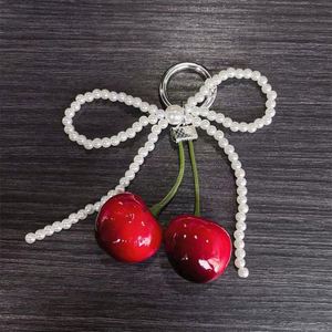 Porte-clés tendance et mignon avec nœud rouge cerise pour filles, accessoire fruité au design raffiné - Product Image 3