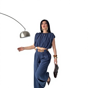 Ensemble deux pièces en satin pour femme, haut court sans manches et pantalon taille haute, bleu uni élégant, coupe ample avec ceinture, idéal printemps-été - Product Image 1