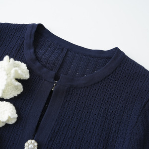 Nouvelle Robe Tricotée à Manches Longues et Col Rond, Style Petite Fleur Parfumée, Finition Soignée, Fleurs en Relief, Creuses et Légères, Collection Automne 2026 - Product Image 3
