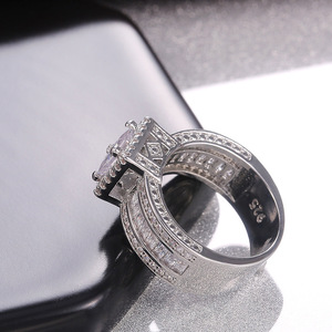 Anello quadrato da donna dal design geometrico minimalista, accessorio per dita da indossare tutti i giorni - Product Image 6