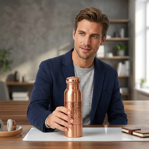 Bouteille d'eau en métal martelé avec couvercle hermétique, 100 % cuivre, revêtement anti-corrosion, écologique, compatible lave-vaisselle, résistante à l'eau bouillante - Product Image 1