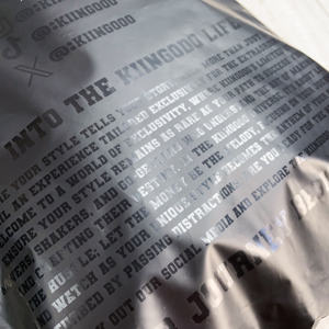 Enveloppes d'expédition en polyéthylène noir avec logo imprimé UV brillant personnalisé, emballage pour vêtements, livraison par courrier, sac d'expédition pour boutique en ligne - Product Image 4