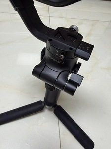 Stabilisateur de caméra <span class=keywords><strong>Ronin</strong></span> <span class=keywords><strong>RSC</strong></span> <span class=keywords><strong>2</strong></span> d'occasion, charge utile de 3 kg - Product Image 2