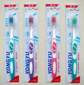 Nylon cepillo de dientes con mango de plástico 4pcs conjunto