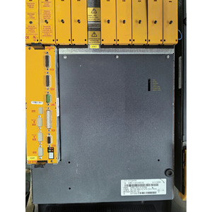 Servoaccionamiento/Controlador de CA BUM62-75/130-54-M-E-040, Construcción de Aluminio y Plástico, CA 230V, Clasificación IP54 - Automatización Industrial Baumuller BUM62-75 - Product Image 1