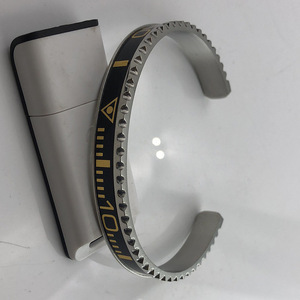 Bracelets ajustables en acier inoxydable en forme de C pour couples, avec chiffres romains, accessoires pour femmes 2024, vente en gros - Product Image 6