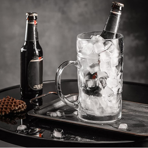 Verres à bière en plastique transparent en polycarbonate acrylique incassable personnalisés <span class=keywords><strong>de</strong></span> 1,5 L et 1,8 L avec poignée - Product Image 4