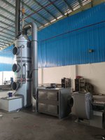 Système de nettoyage des gaz d'échappement par électrolyse avec lit filtrant, épurateur d'air industriel