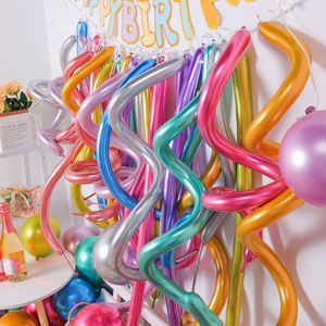 Paquete de 100 Globos Largos de Látex Coloridos Cb260 para Decoración de Fiestas de Cumpleaños, Globos Mágicos para Modelar con Helio - Product Image 1