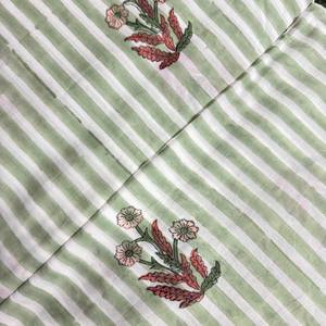 Tela Popelina de Algodón con Rayas Verde Menta y Estampado Floral Coral, 58/60 Pulgadas, Material Textil Transpirable para el Hogar - Product Image 4