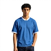 Nouvelle Collection Été – T-shirt Streetwear Homme Col V Uni Coupe Carrée Courte avec Bordure Contrastante 100% Coton Coupe Ample