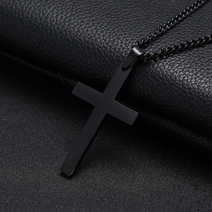 Collana con Pendente a <span class=keywords><strong>Croce</strong></span> <span class=keywords><strong>Nera</strong></span> su Catena in Acciaio Inossidabile Placcato Oro e Argento - Product Image 3