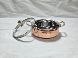 Cuenco de cobre martillado indio con asa y tapa de cristal, decorativo, pequeño, para servir sopa, curry o guarniciones. - Product Image 2