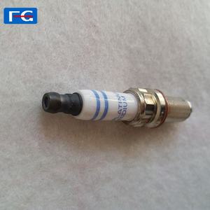 Bujía de Iridio de la Mejor Calidad ZR5TPP33-S 12120037582 para Motor de Automóvil 530Li 530i X3 X5 X6 <span class=keywords><strong>E46</strong></span> E70N E71 523 N52 - Product Image 3