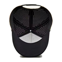 Casquette de golf bicolore perforée au laser avec patch en caoutchouc personnalisé sur le devant, bordure en corde, fermeture snapback réglable, résistante à l'eau et à séchage rapide