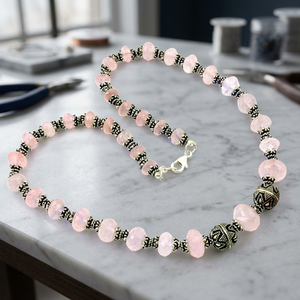 Collier tendance pour femme en quartz rose perlé, chaîne en argent sterling plaqué or, idéal pour mariage, fête, ou tenue religieuse, avec agate et perle - Product Image 4
