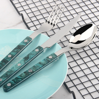 Ensembles de couverts de luxe en acier inoxydable de haute qualité Nouveaux couverts de mariage avec manche en ABS comprenant un couteau à steak Cuillère Fourchette