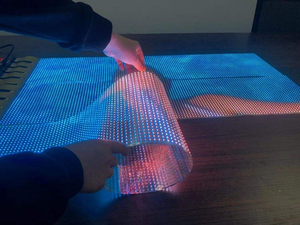 หน้าจอแสดงผล LED แบบฟิล์มบางคุณภาพสูง p10 แบบยืดหยุ่นสำหรับแสดงข้อความ - Product Image 1