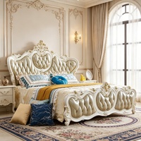 Cama de Madera Maciza Tallada Estilo Real Europeo con Tapizado de Botones de PU, Estructura de Cama Tapizada, Tamaños King y Queen, Muebles de Dormitorio para Villa, Venta al por Mayor