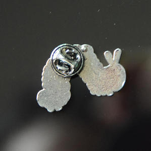 社会主義エナメルピン食べる豊富なブローチパインズキャタピラーラペルピンバッジバックパック服アクセサリー面白いジュエリーギフト - Product Image 5