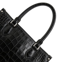 Prix direct usine Autres sacs Fournisseur de boutique Vente en gros personnalisée Sac fourre-tout compact noir en cuir de crocodile de qualité supérieure pour femme Broderie ouverte