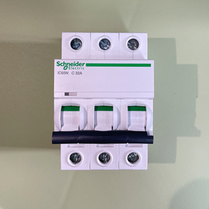 Interruptor Automático MCB Nuevo, <span class=keywords><strong>Acti</strong></span> 9 IC65N 2P C32A A9F18232 Schneider, Interruptor de Circuito Industrial Mini de Plástico - Product Image 4