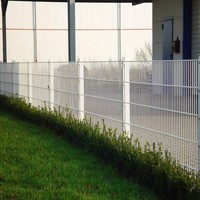 Valla 868 con 2.5m de altura y postes de 60x60mm para uso comercial