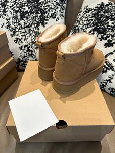 Nouvelles chaussures d'hiver 2026 à plateforme en caoutchouc, chaudes et confortables, en fourrure de mouton, style décontracté classique pour femme, idéales pour l'extérieur en automne et en hiver. - Product Image 3