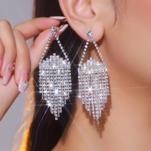 Boucles d'oreilles pendantes rétro européennes et américaines pour femmes, exagérées, simples, avec pampilles, cristaux et strass scintillants, bijoux de mariage - Product Image 2