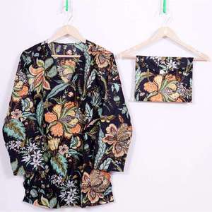 Hermoso Conjunto de Pijama de 2 Piezas, Casual, Estampado a Mano, Tejido, 100% Algodón, Transpirable, con Cuello en V, Manga Larga, Estampado Floral - Product Image 1