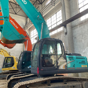 Excavatrice Kobelco SK210 d'occasion, prix compétitif, faible consommation de carburant, polyvalente, durable, bonnes performances, godet de 1 m, 21 tonnes de charge utile - Product Image 1