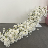 Chemin de table moderne en soie artificielle avec roses blanches et delphiniums Rosy Flower TR0003 pour décoration de mariage, avec support en mousse PE