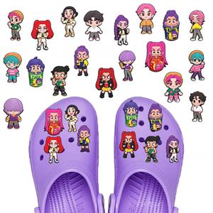 Breloques de chaussures Kpop « Witch Hunting Group » en gros, décorations de chaussures <span class=keywords><strong>Anime</strong></span>, accessoires mignons pour sabots – Vente chaude - Product Image 1